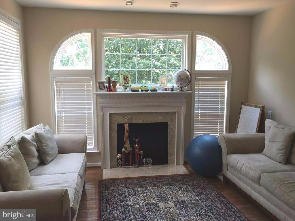 LOUDOUN PARKWAY CENTER - Residential Lease