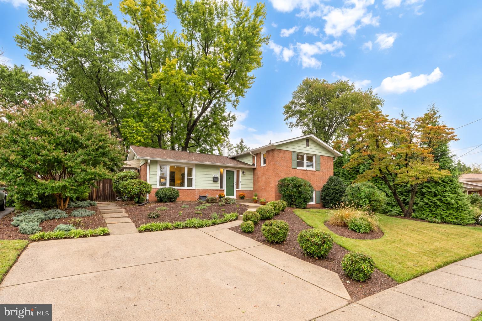 1024 DEVERE DRIVE