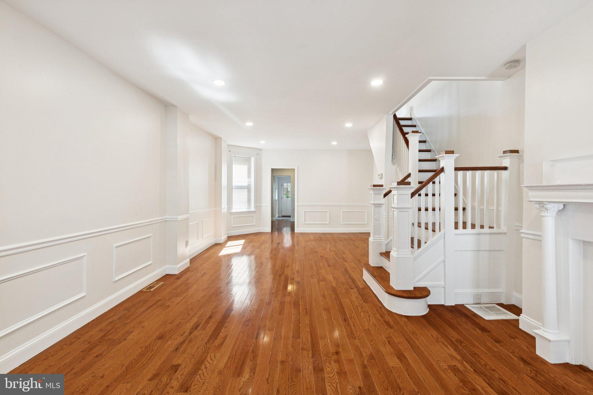 PORT RICHMOND - Residential Lease