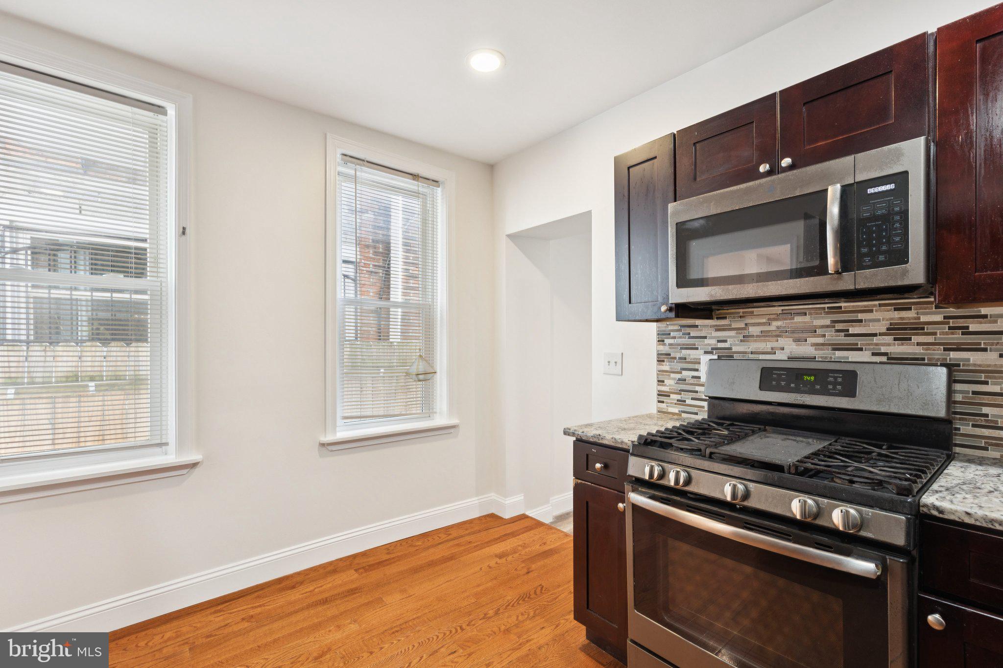 PORT RICHMOND - Residential Lease