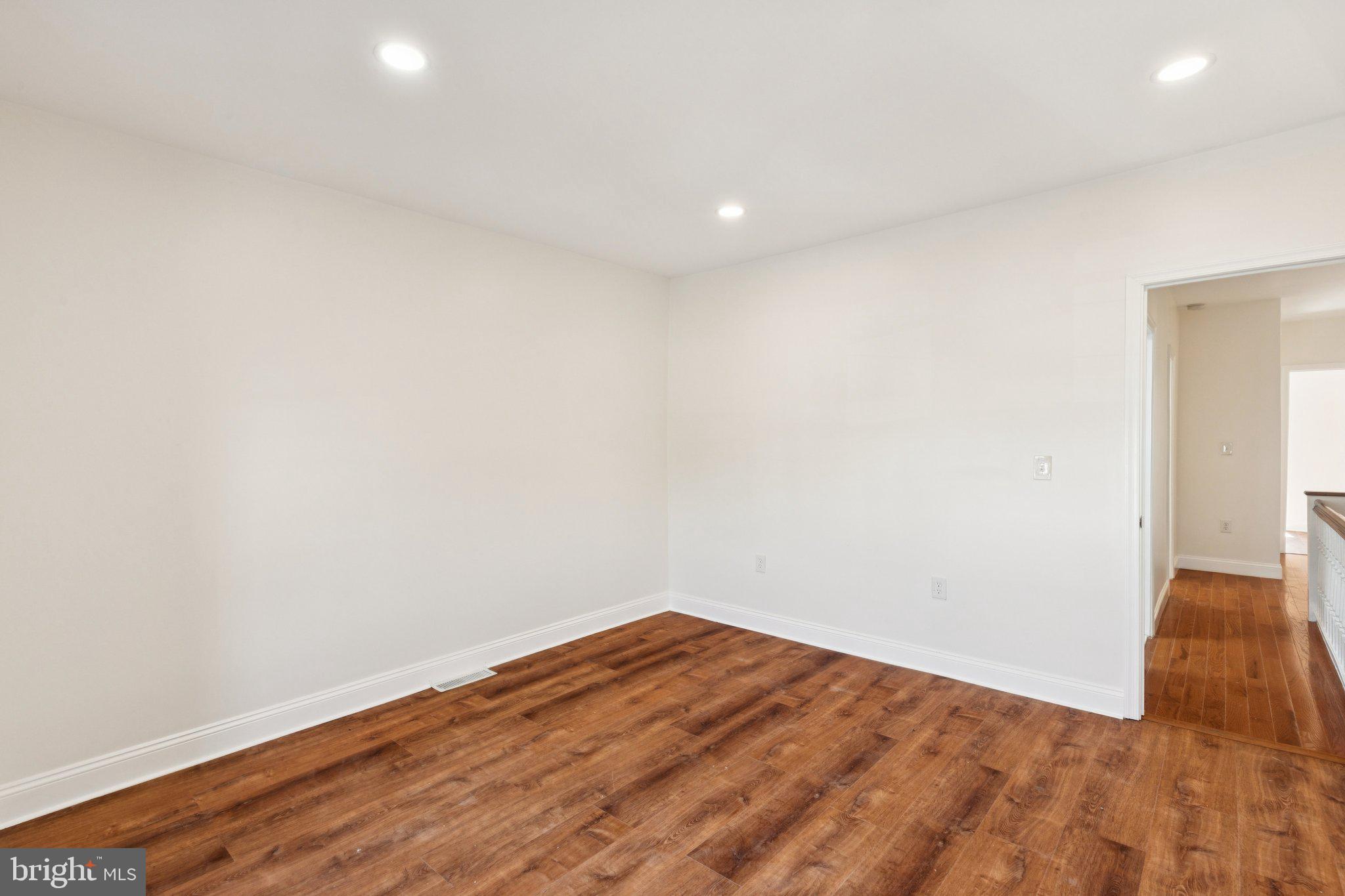 PORT RICHMOND - Residential Lease