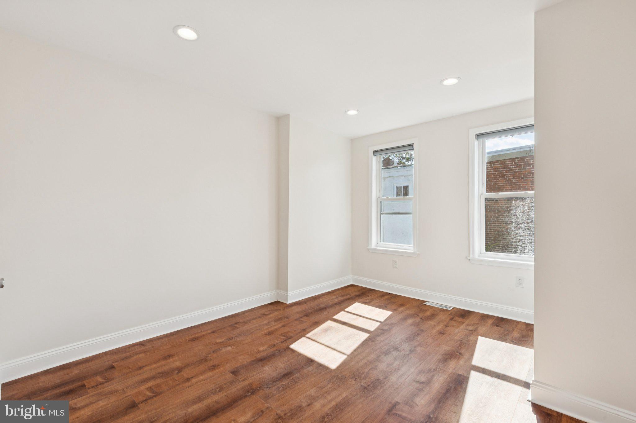 PORT RICHMOND - Residential Lease