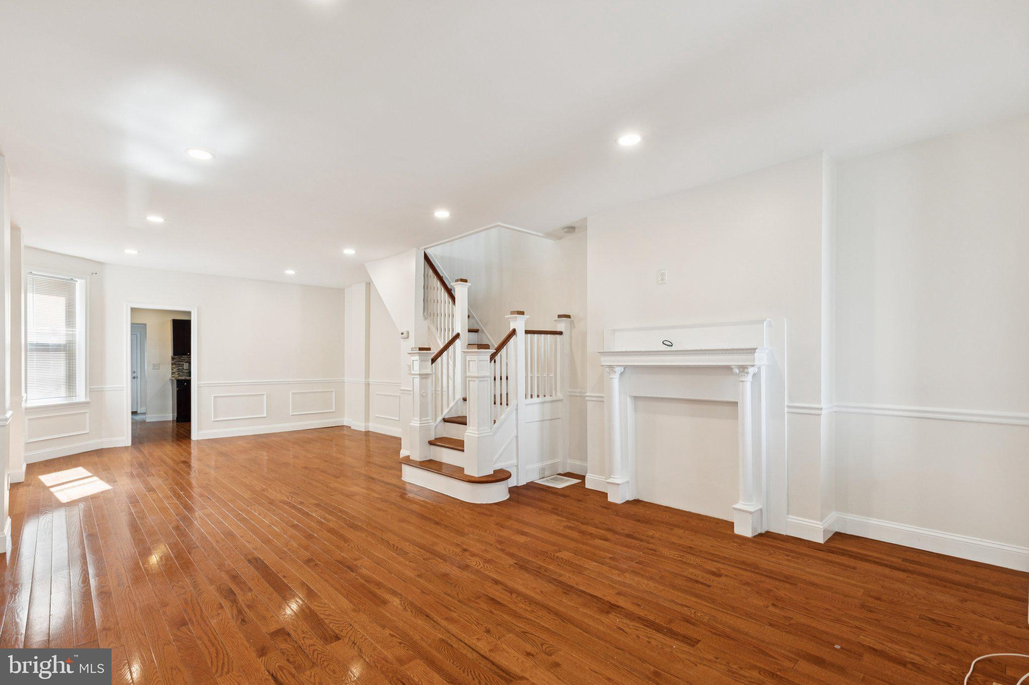 PORT RICHMOND - Residential Lease