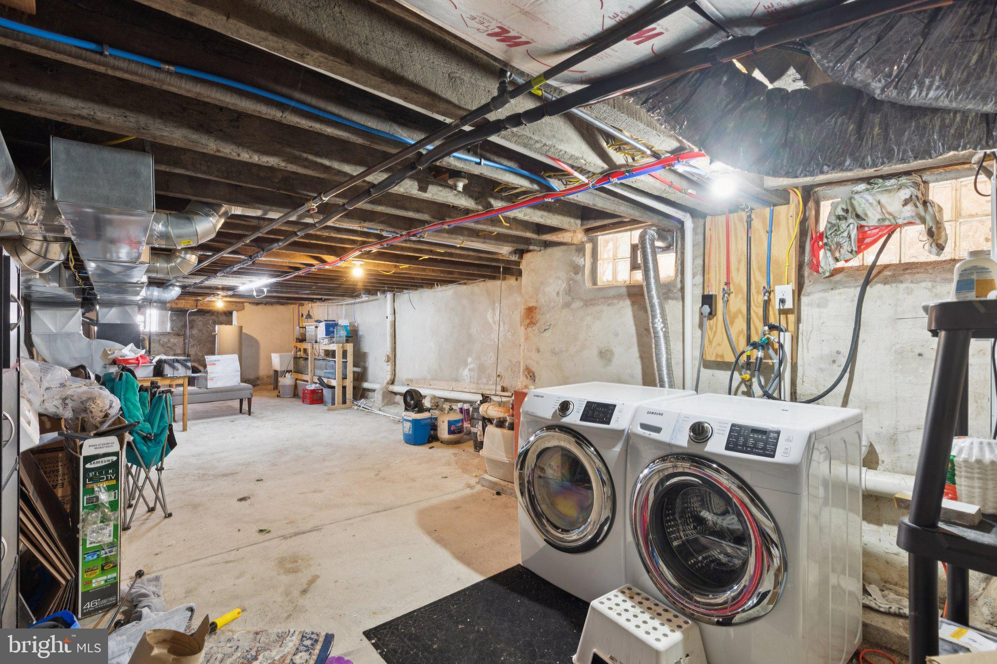 PORT RICHMOND - Residential Lease