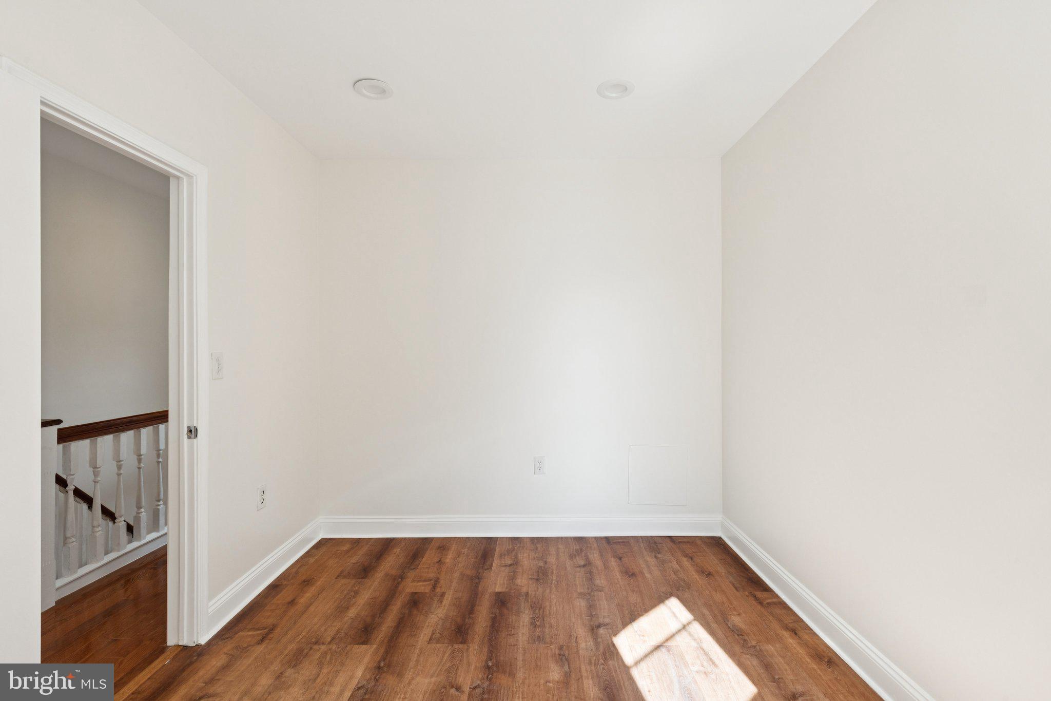 PORT RICHMOND - Residential Lease