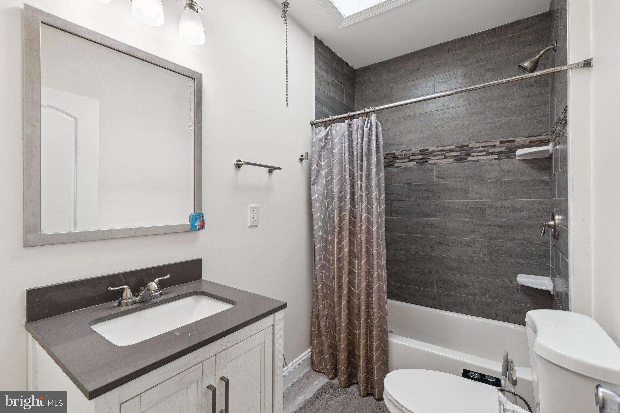 PORT RICHMOND - Residential Lease