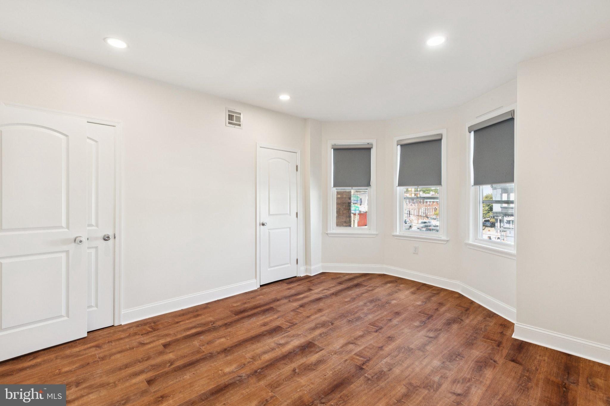 PORT RICHMOND - Residential Lease