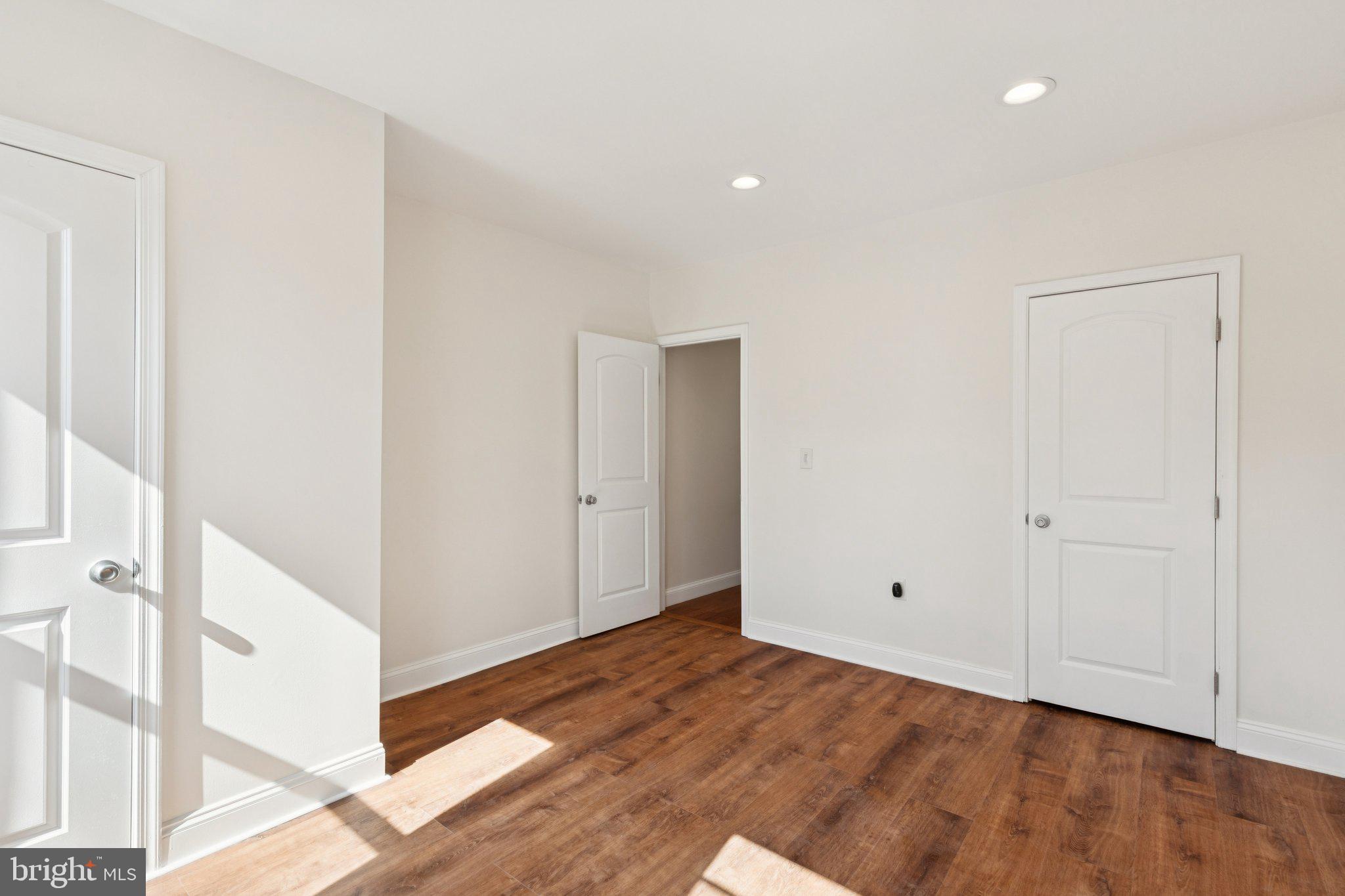 PORT RICHMOND - Residential Lease