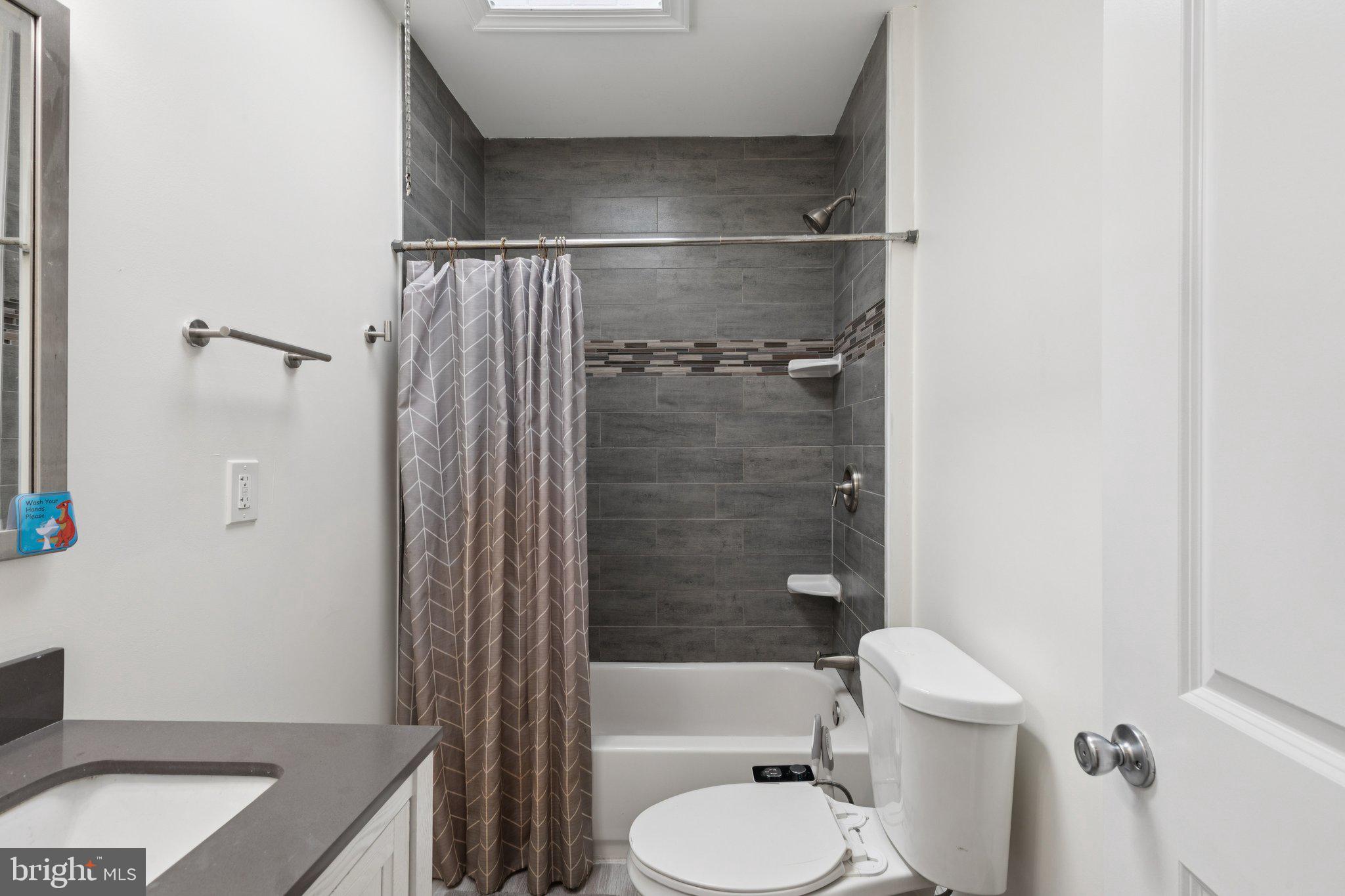 PORT RICHMOND - Residential Lease