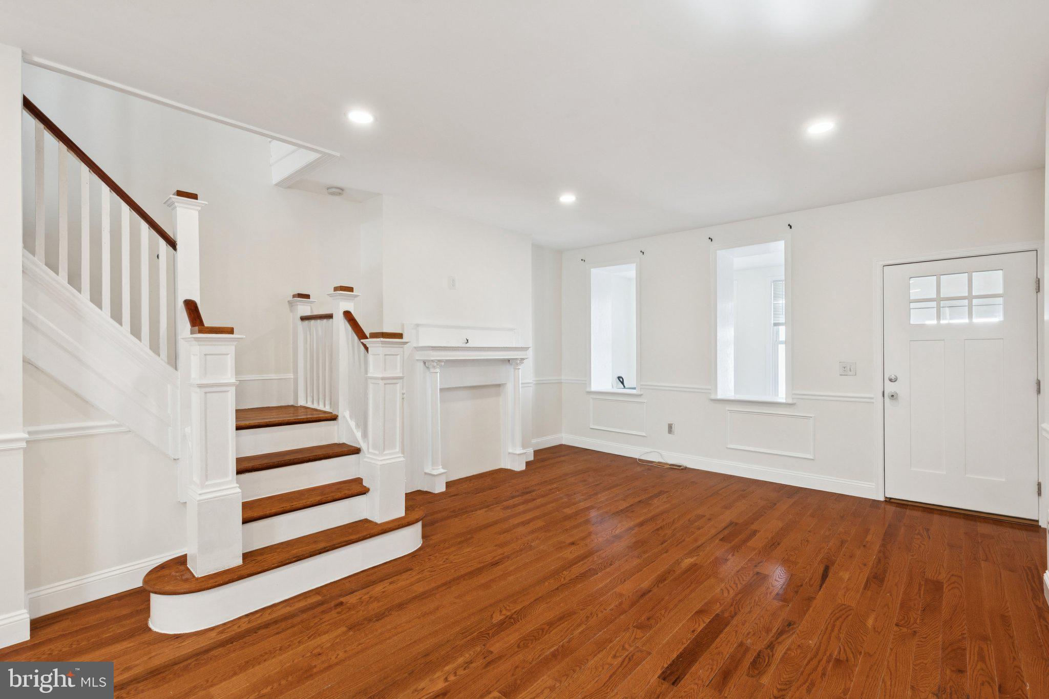 PORT RICHMOND - Residential Lease