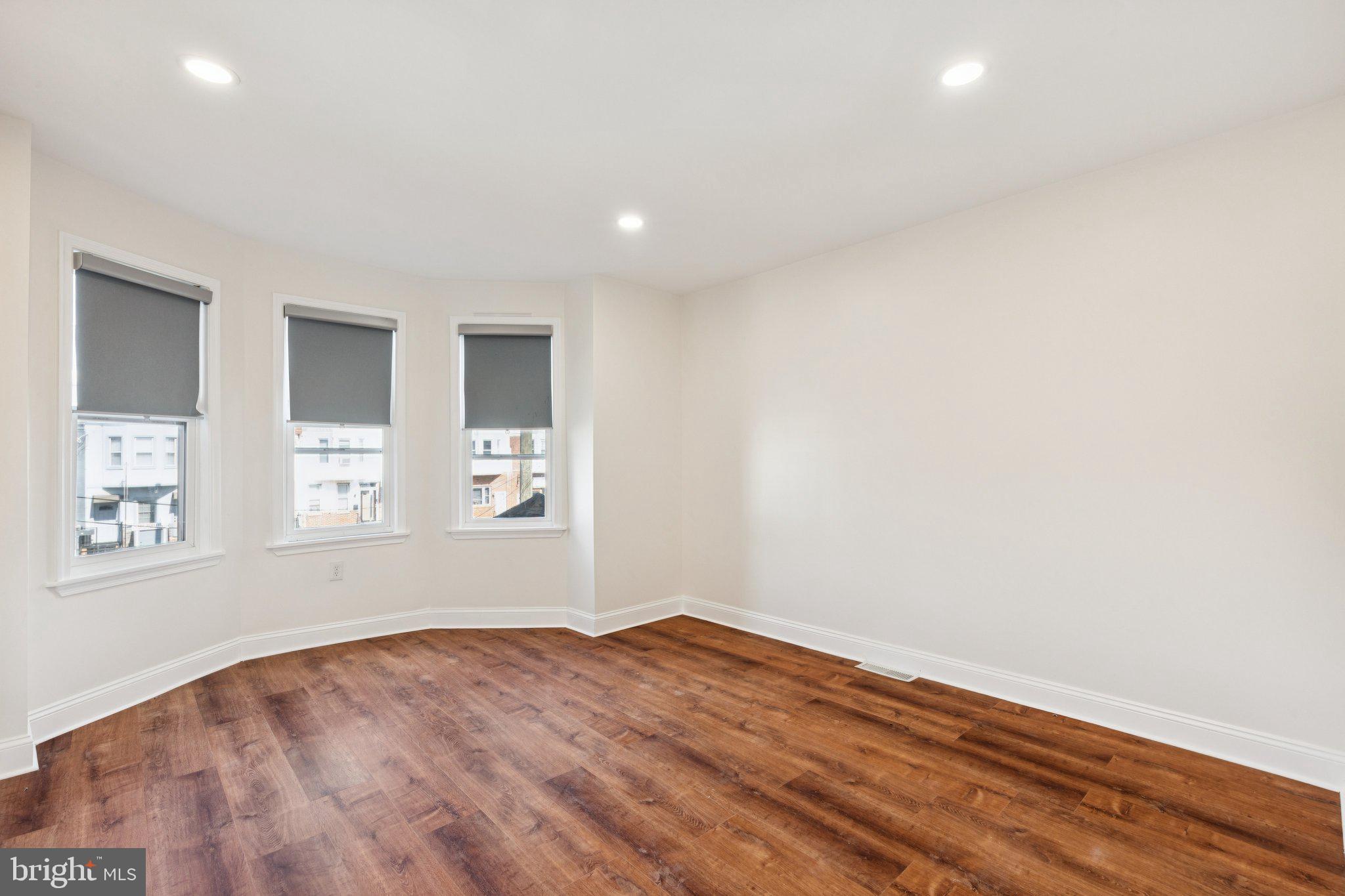 PORT RICHMOND - Residential Lease