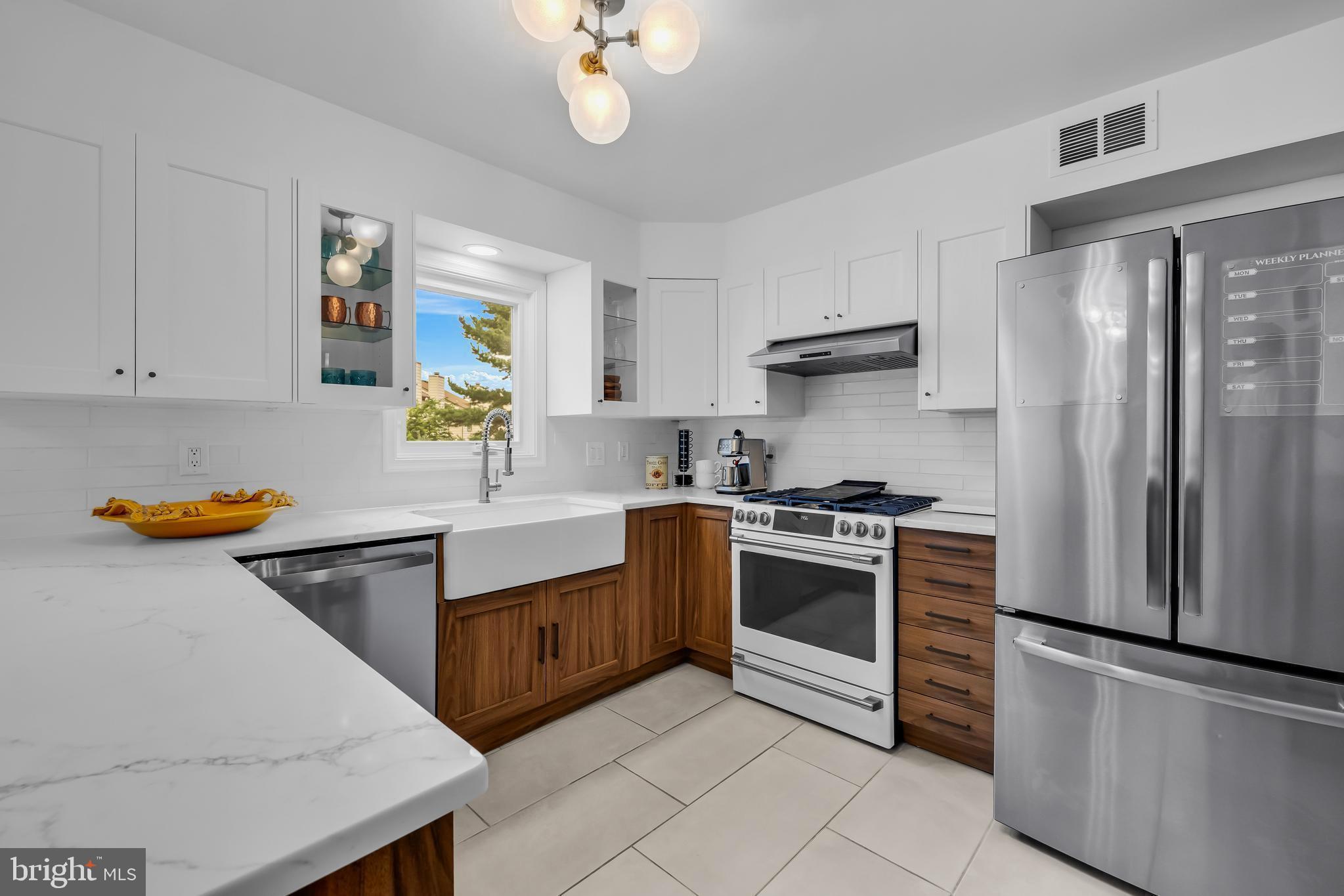 PINECREST - Residential