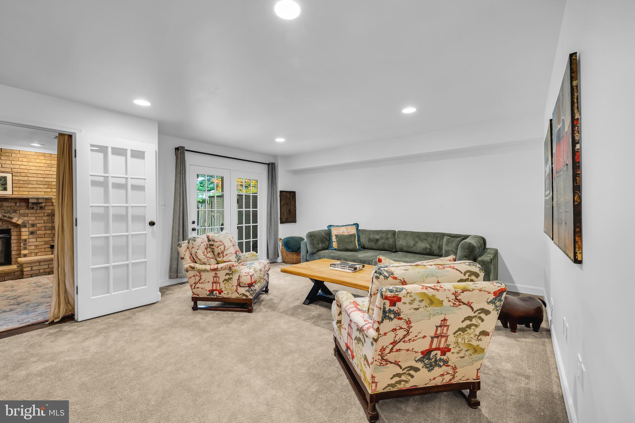 PINECREST - Residential