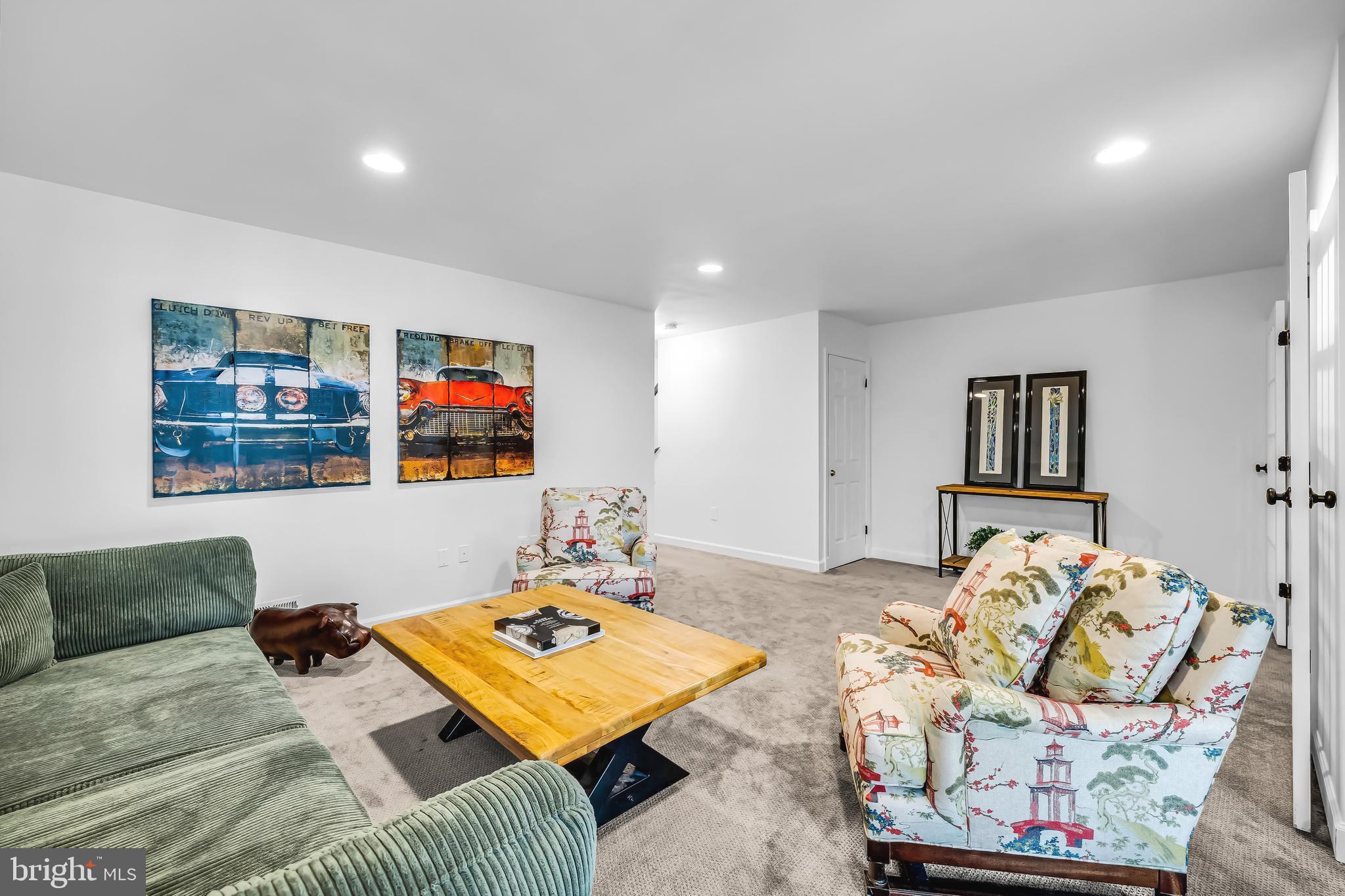 PINECREST - Residential