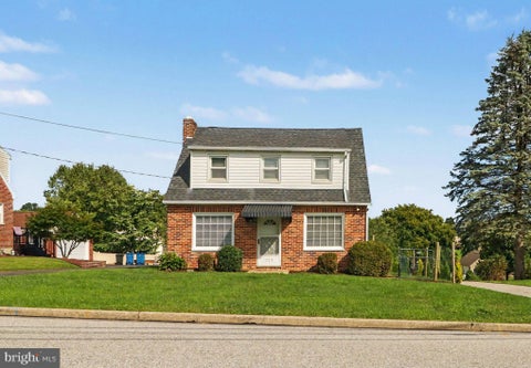 Homes For Sale - 223 W Ore Street<br/> SEVEN VALLEYS, PA 17360