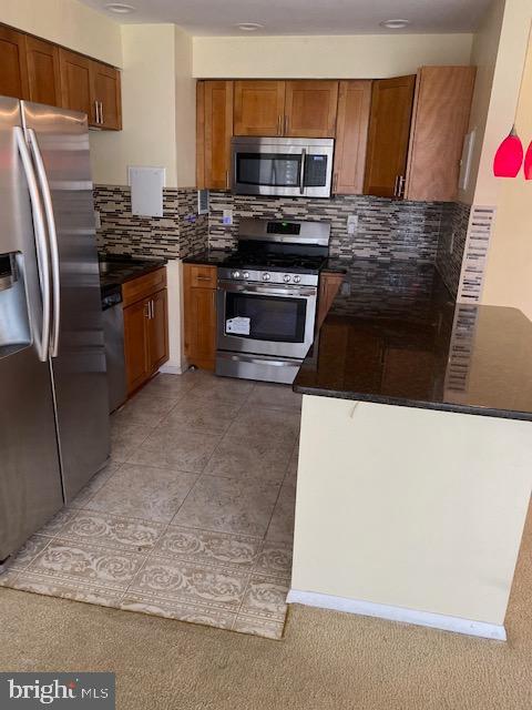 IVYMOUNT COURT - Residential Lease