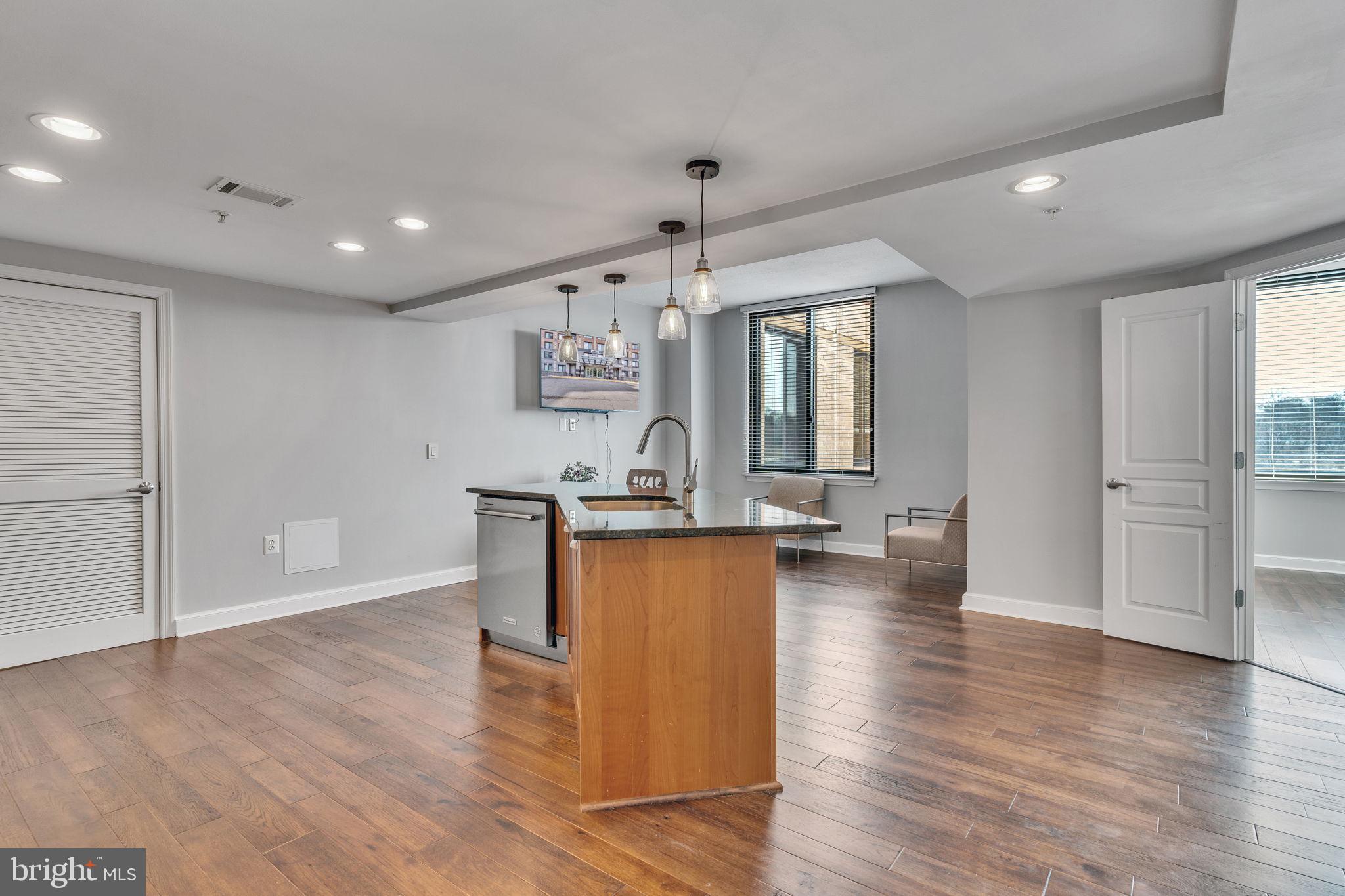 2451 MIDTOWN AVENUE 1327