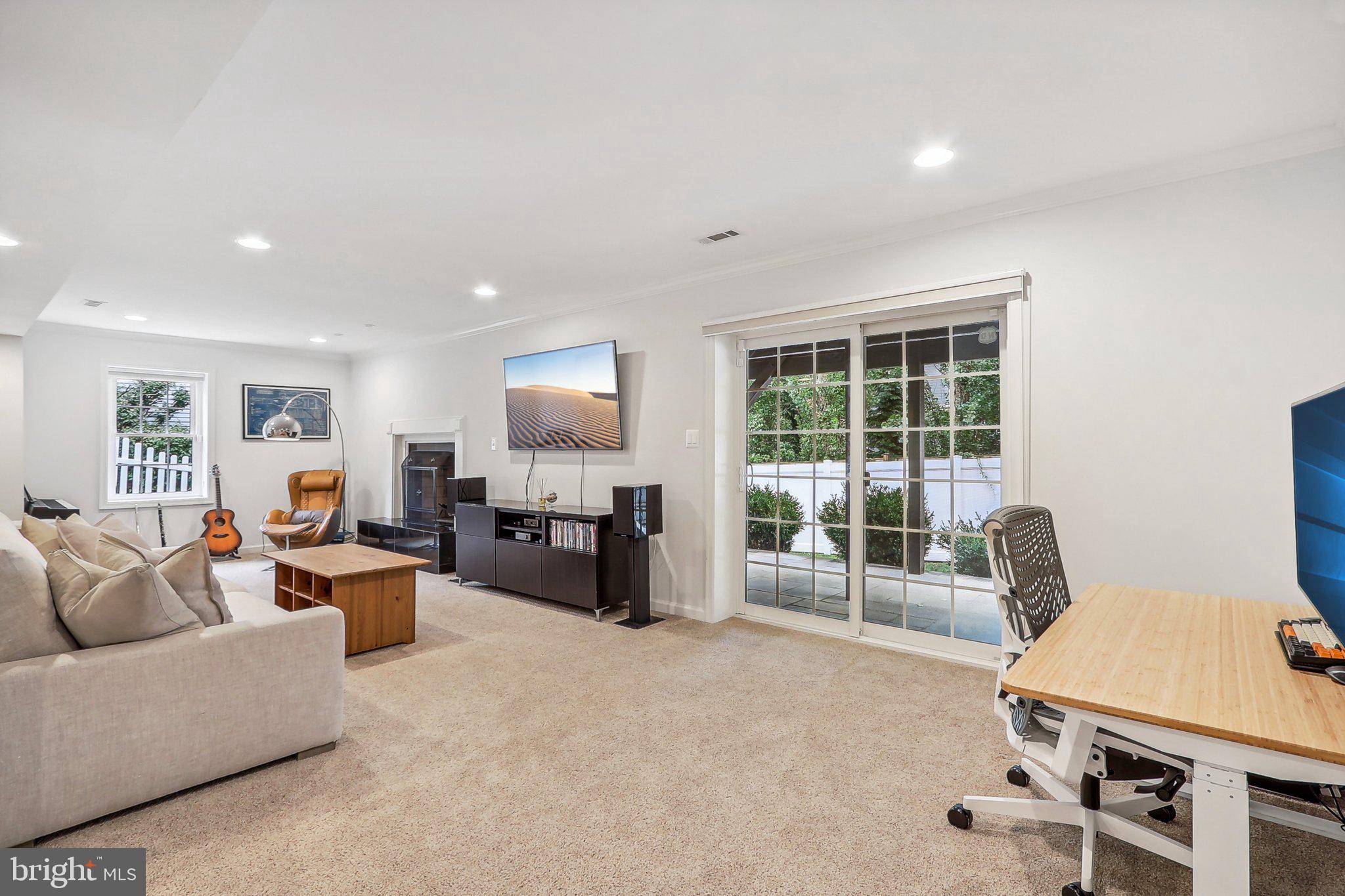 MCLEAN MEADOWS - Residential