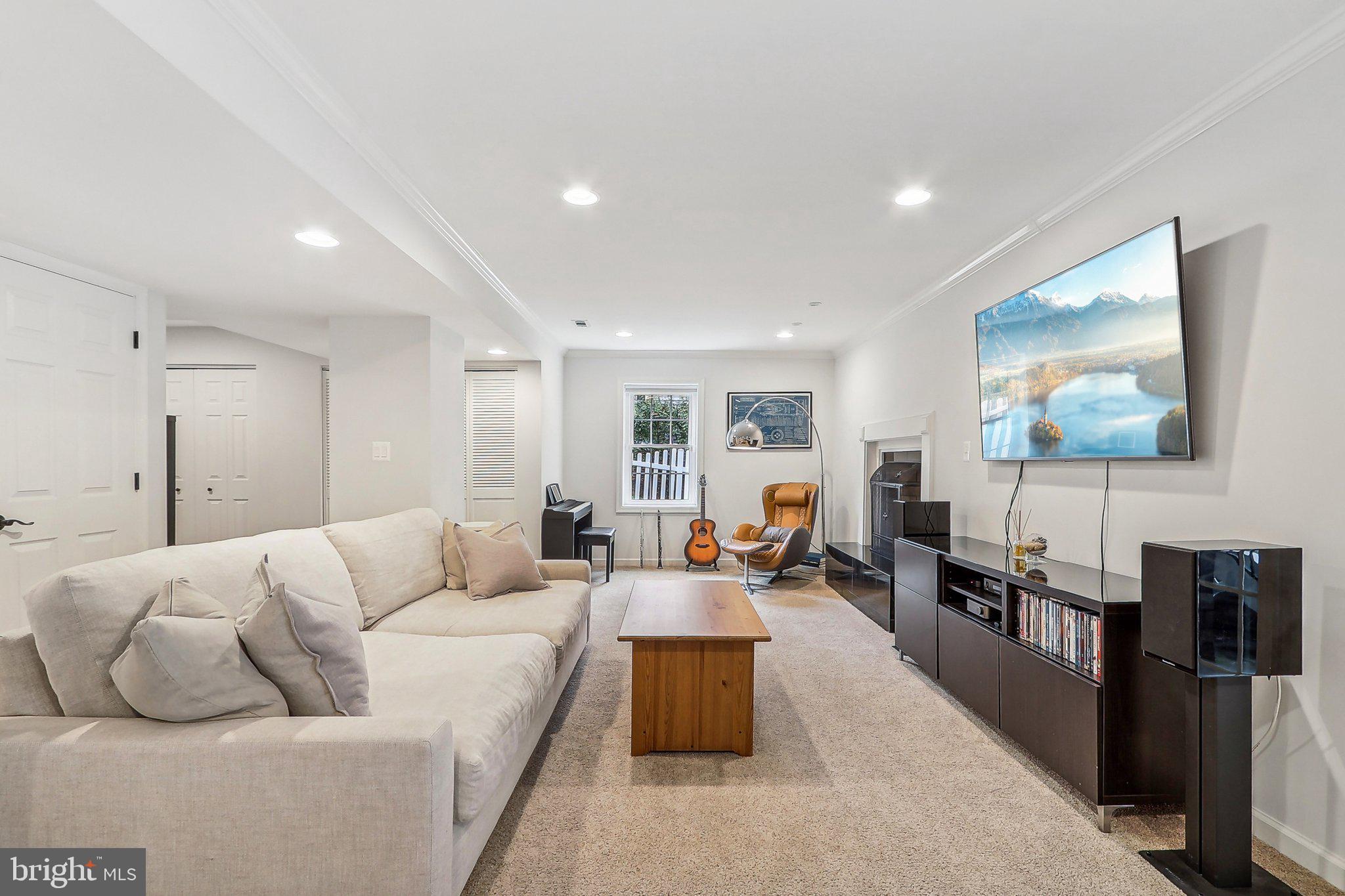 MCLEAN MEADOWS - Residential