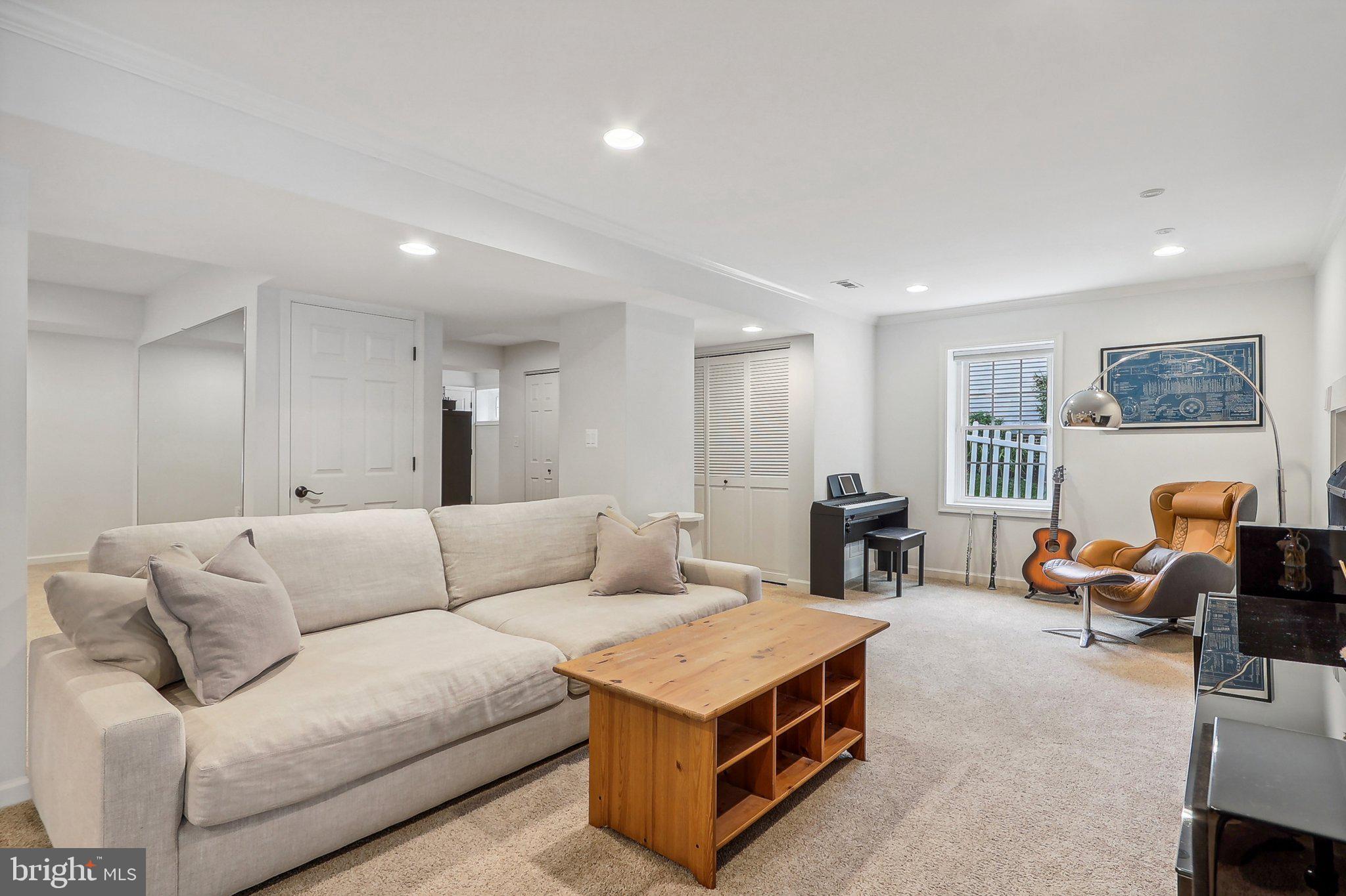 MCLEAN MEADOWS - Residential