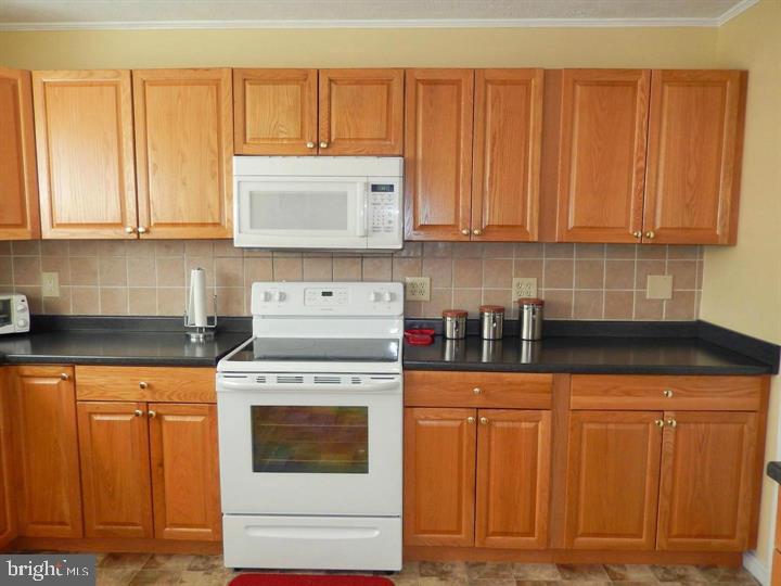 HARFORD SQUARE - Residential Lease