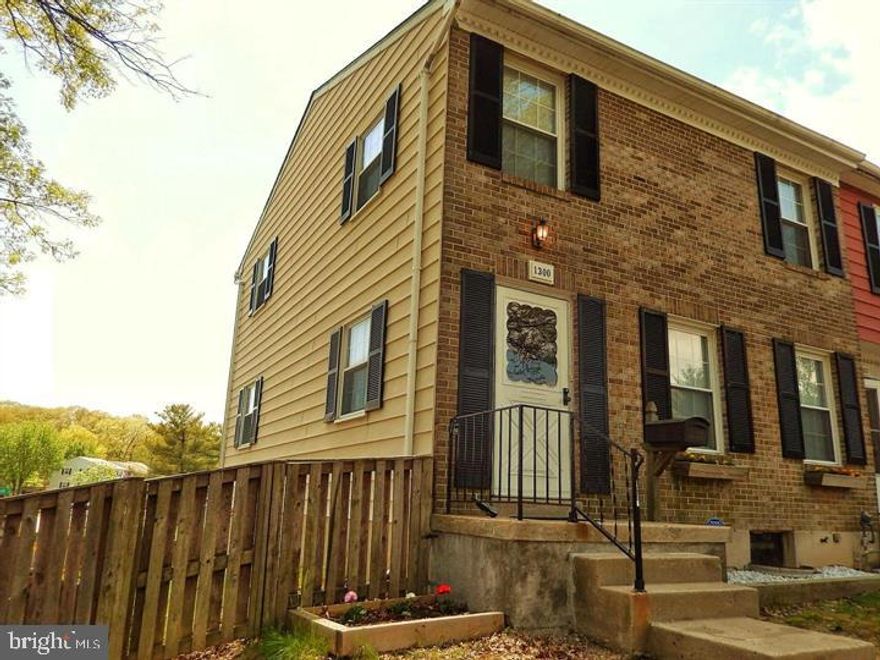 ABSOLUTELY MOVE IN READY HOME WITH SPACE TO ROAM! Approximately 2000 SF of finished living space! Massive rooms-- 21x13 Living Room, 14x13 Master BR, 17x12 Family Room! Tastefully remodeled kitchen with huge pantry, six-panel doors, pergo floors throughout! Large fenced in yard with big shed. Newer HVAC system and water heater. Assigned and free parking. New community playground across street!