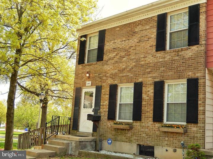 HARFORD SQUARE - Residential Lease