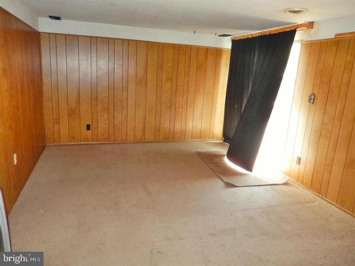 HARFORD SQUARE - Residential Lease