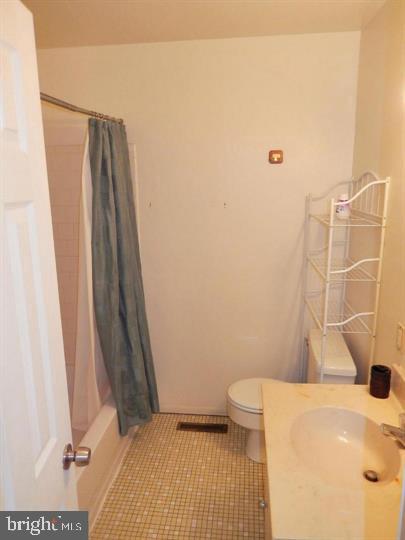 HARFORD SQUARE - Residential Lease