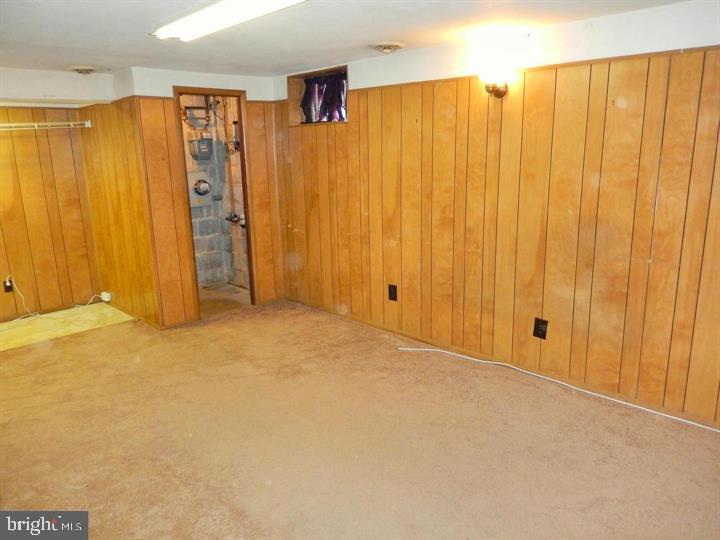 HARFORD SQUARE - Residential Lease