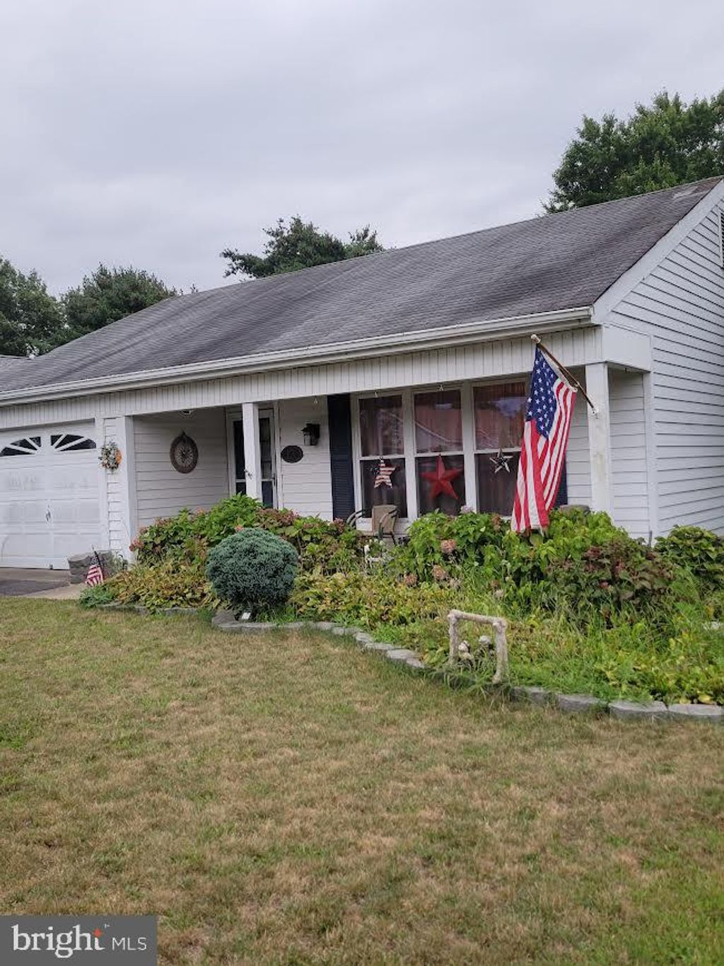 Photo of 13 St Paul Pl, MANCHESTER TOWNSHIP, NJ 08759 (MLS # NJOC2037374)
