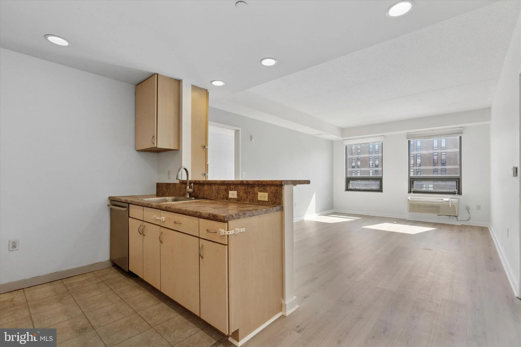 Philadelphia, Pennsylvania 19107, United States, 2 Bedrooms Bedrooms, ,2 BathroomsBathrooms,Residential,Active,115200
