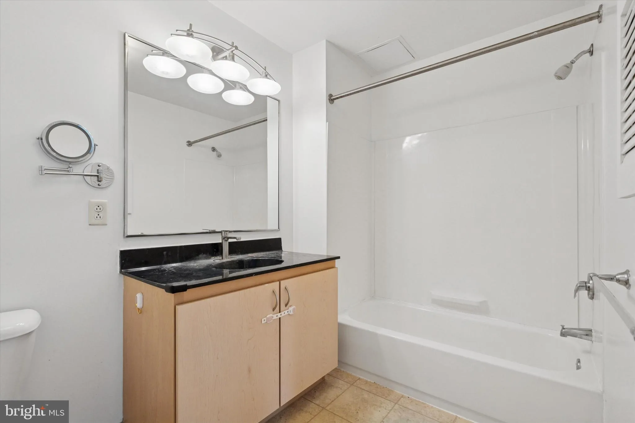 Philadelphia, Pennsylvania 19107, United States, 2 Bedrooms Bedrooms, ,2 BathroomsBathrooms,Residential,Active,115200
