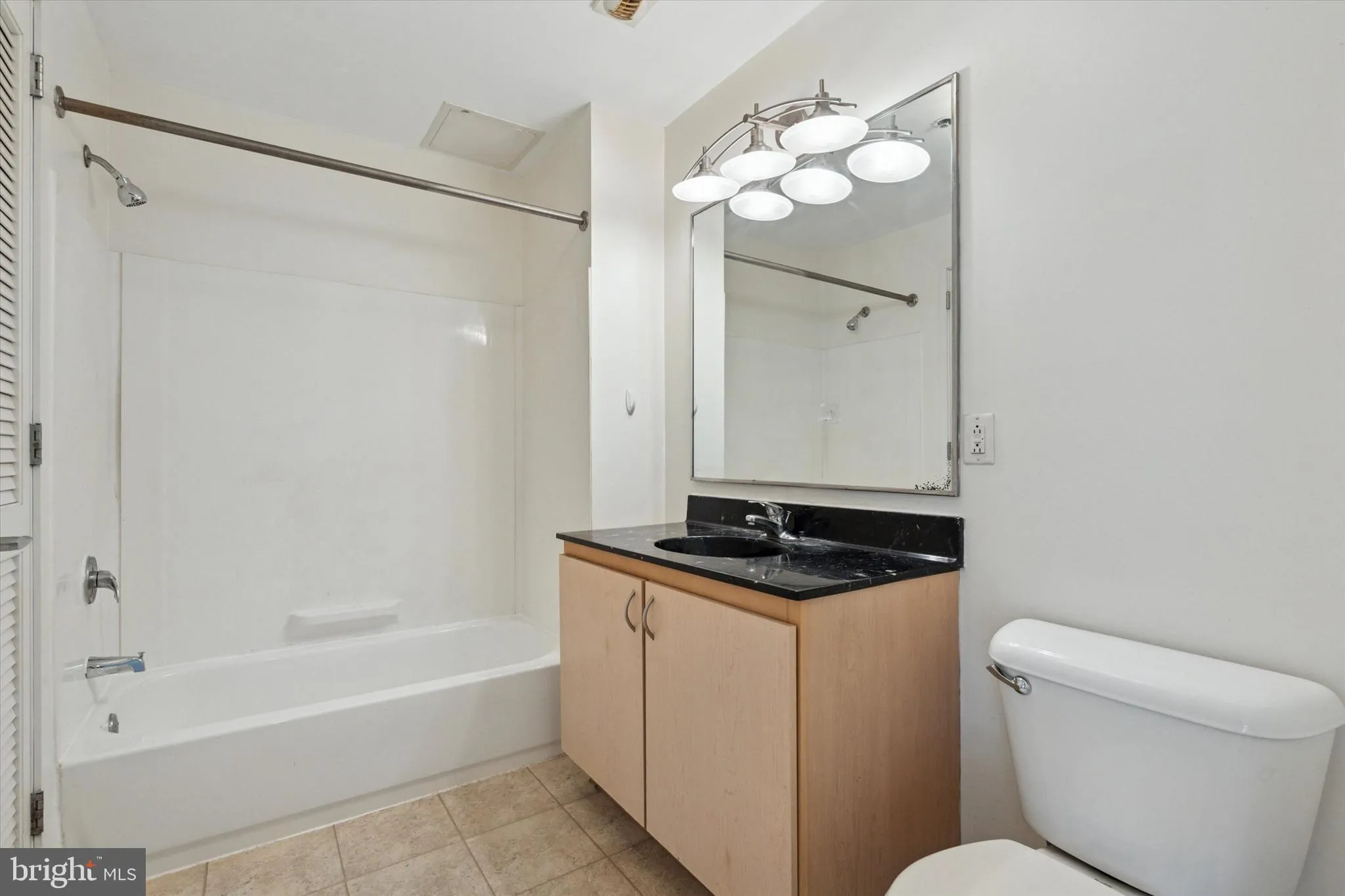 Philadelphia, Pennsylvania 19107, United States, 2 Bedrooms Bedrooms, ,2 BathroomsBathrooms,Residential,Active,115200