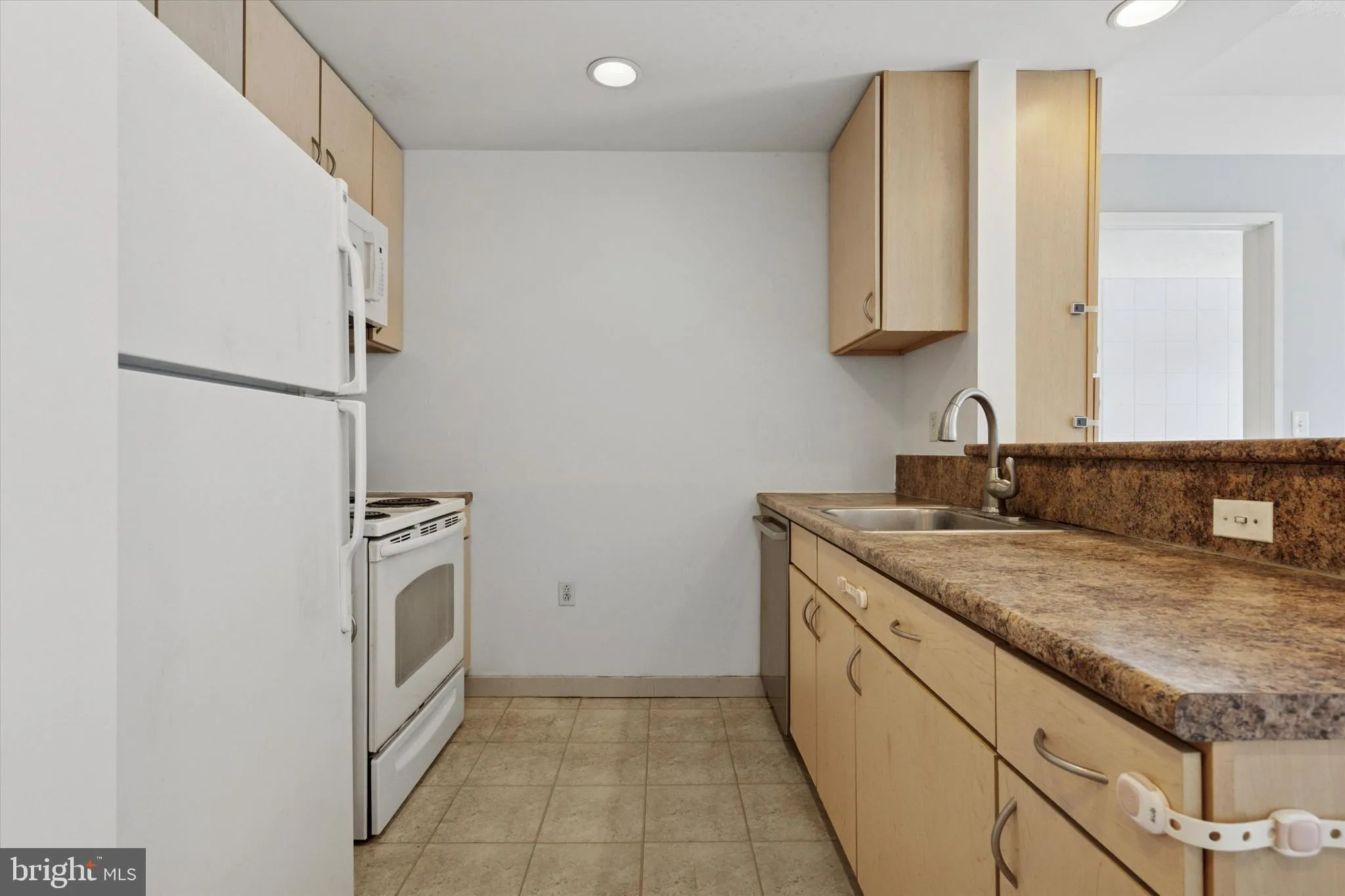 Philadelphia, Pennsylvania 19107, United States, 2 Bedrooms Bedrooms, ,2 BathroomsBathrooms,Residential,Active,115200