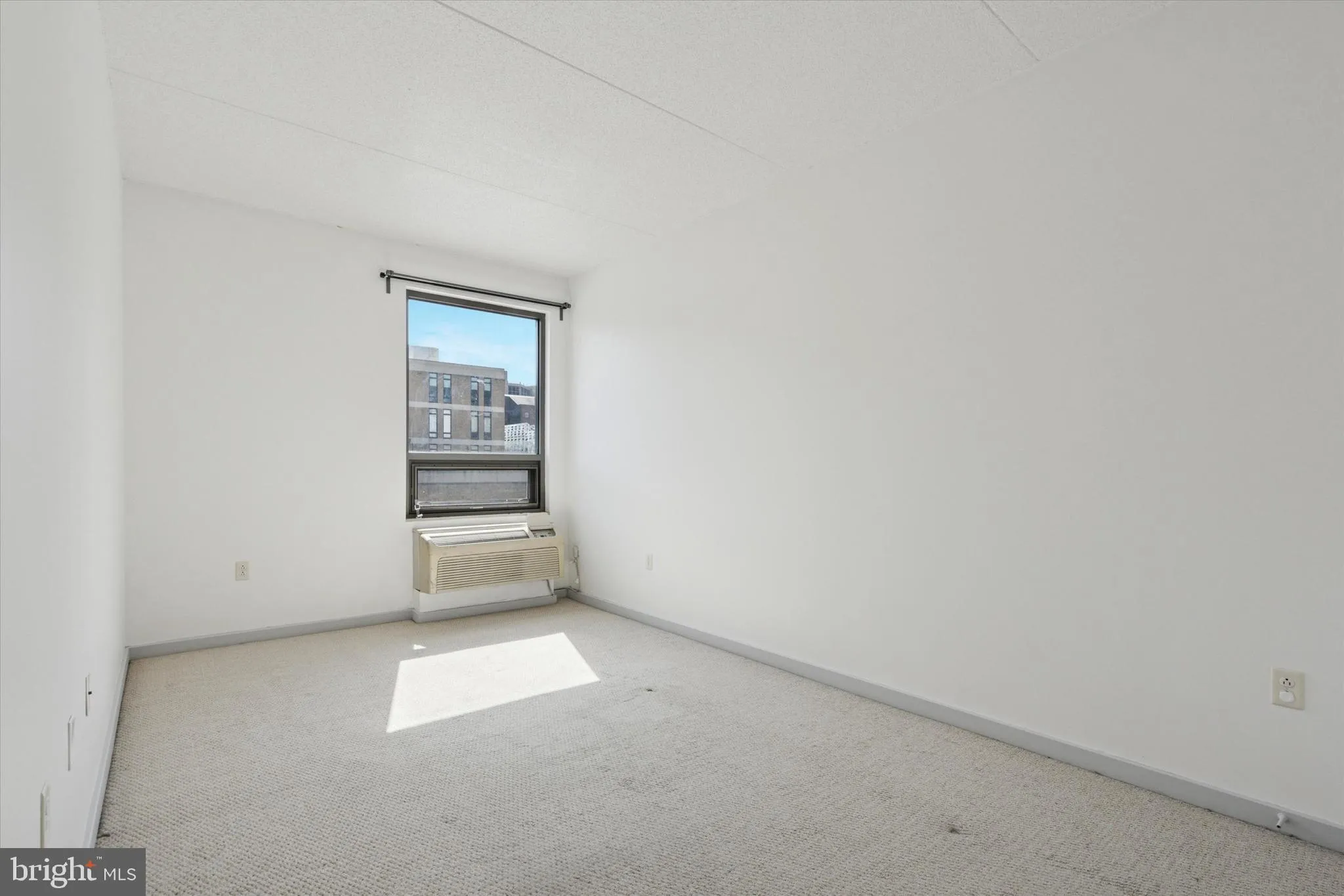 Philadelphia, Pennsylvania 19107, United States, 2 Bedrooms Bedrooms, ,2 BathroomsBathrooms,Residential,Active,115200