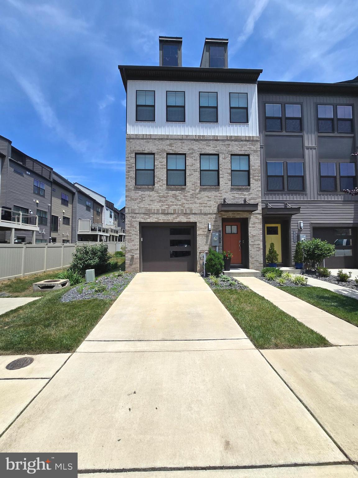 651 CHALCEDONY LANE