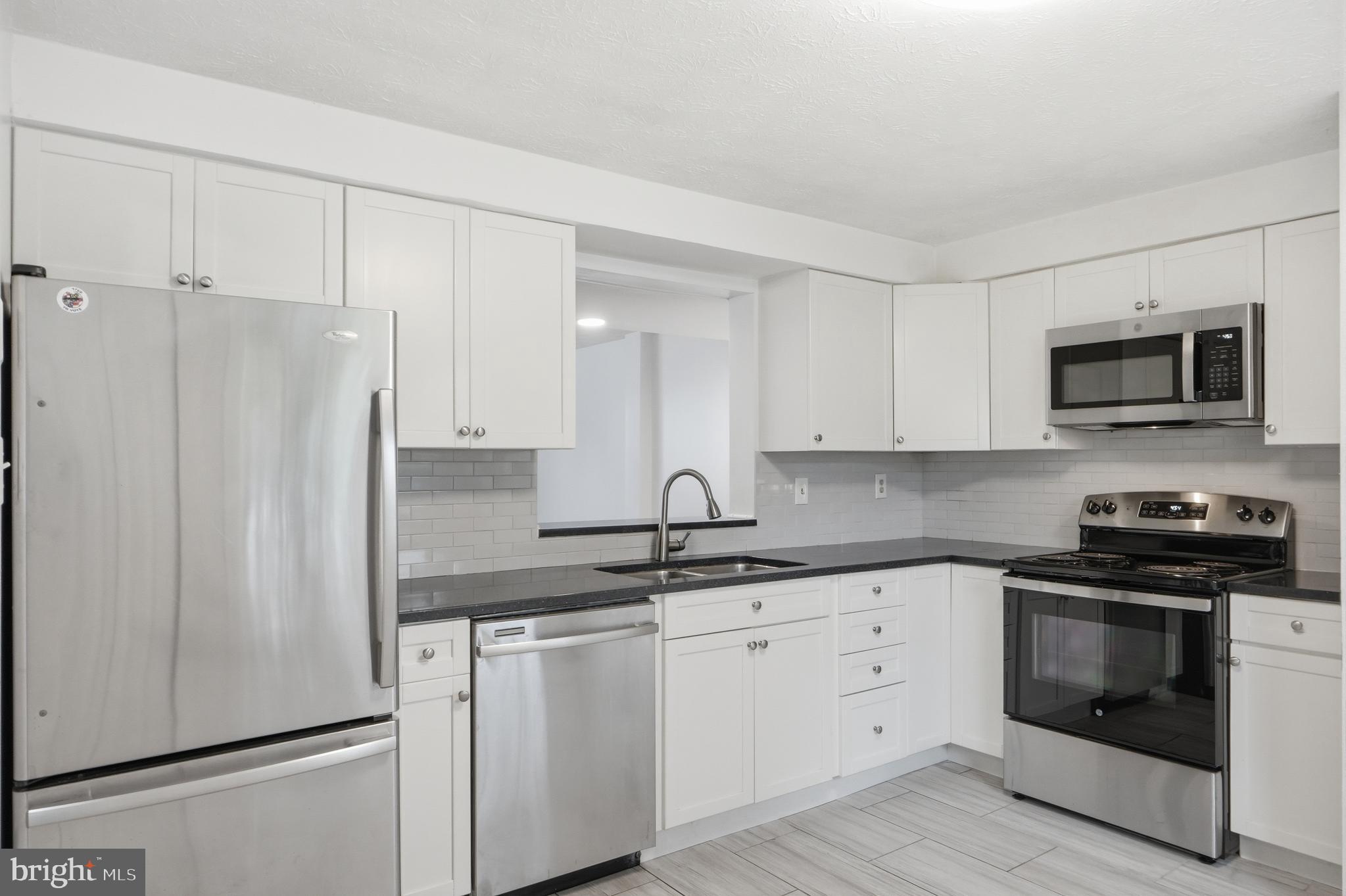 7 LEATHERWOOD COURT