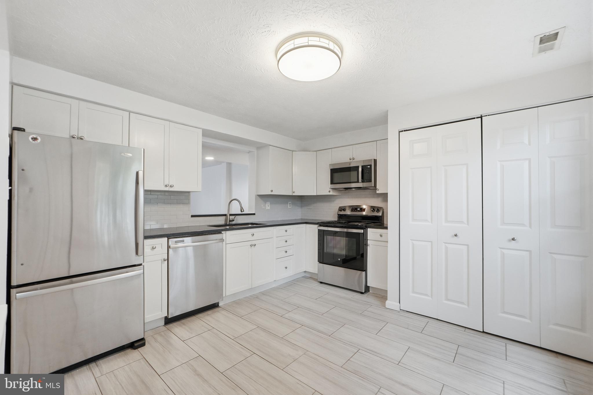 7 LEATHERWOOD COURT