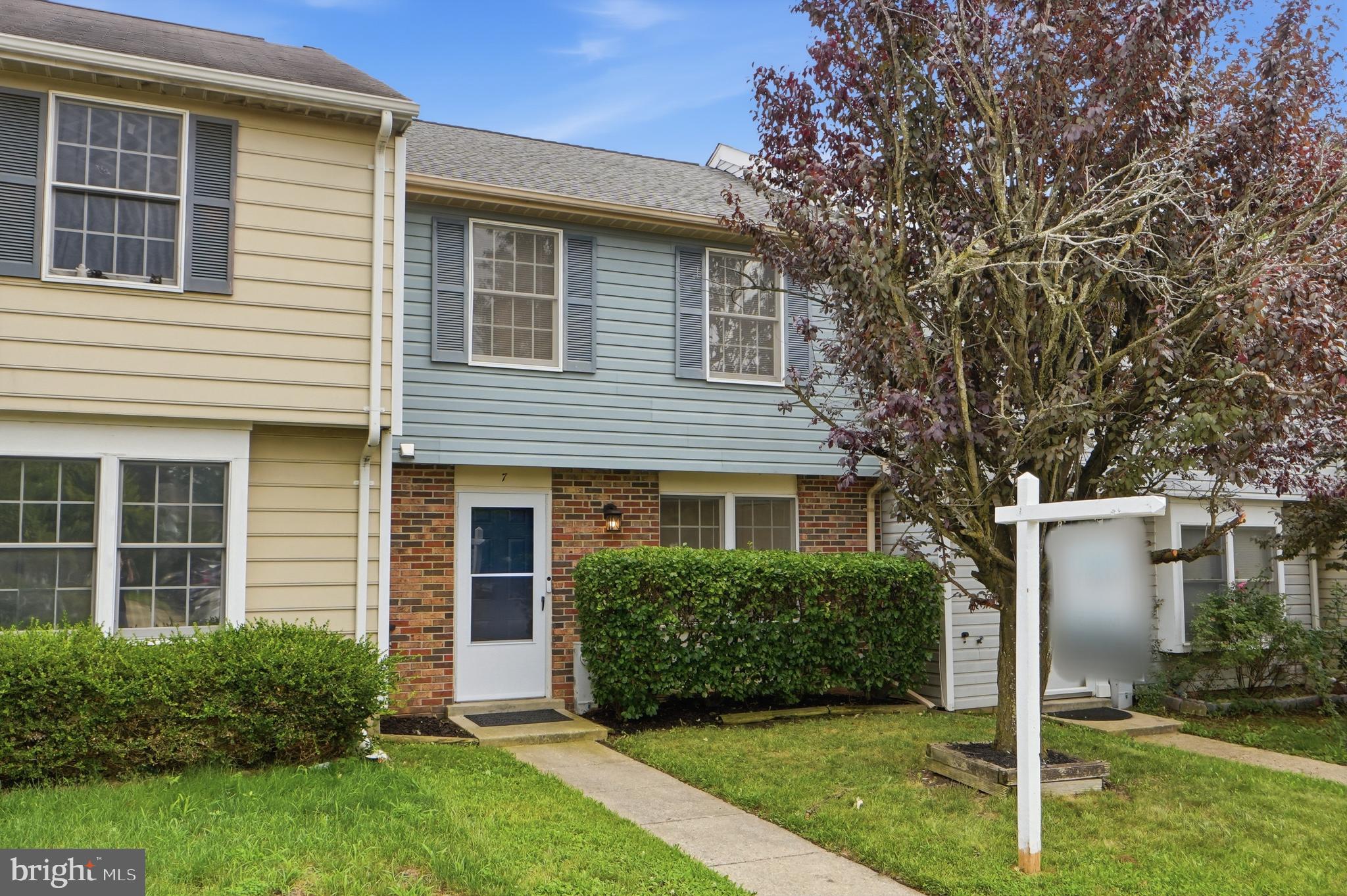 7 LEATHERWOOD COURT