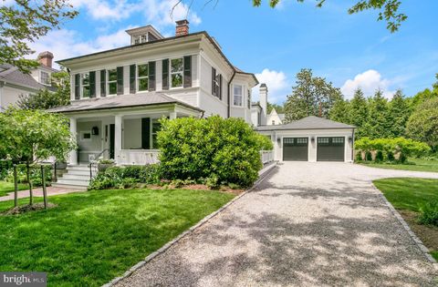 Photo of 9 W IRVING ST, CHEVY CHASE, MD 20815 (MLS # MDMC2066282)