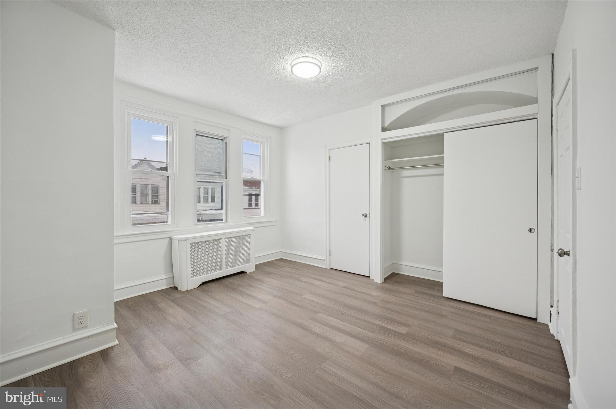 OXFORD CIRCLE - Residential