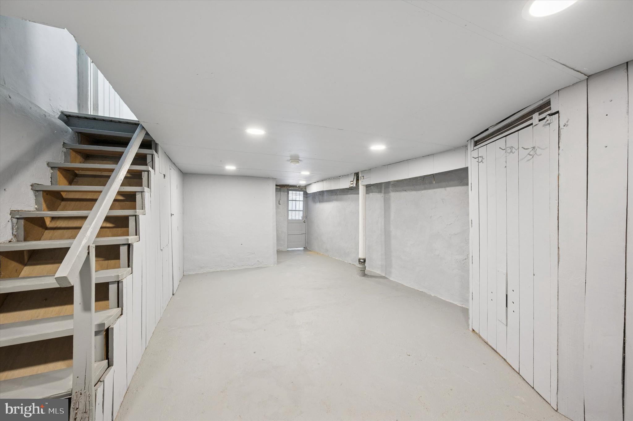 OXFORD CIRCLE - Residential