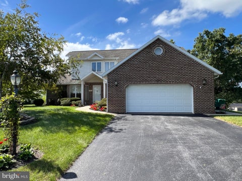 Homes For Sale - 221 Topaz Drive<br/> Franklin County, CHAMBERSBURG, PA 17202