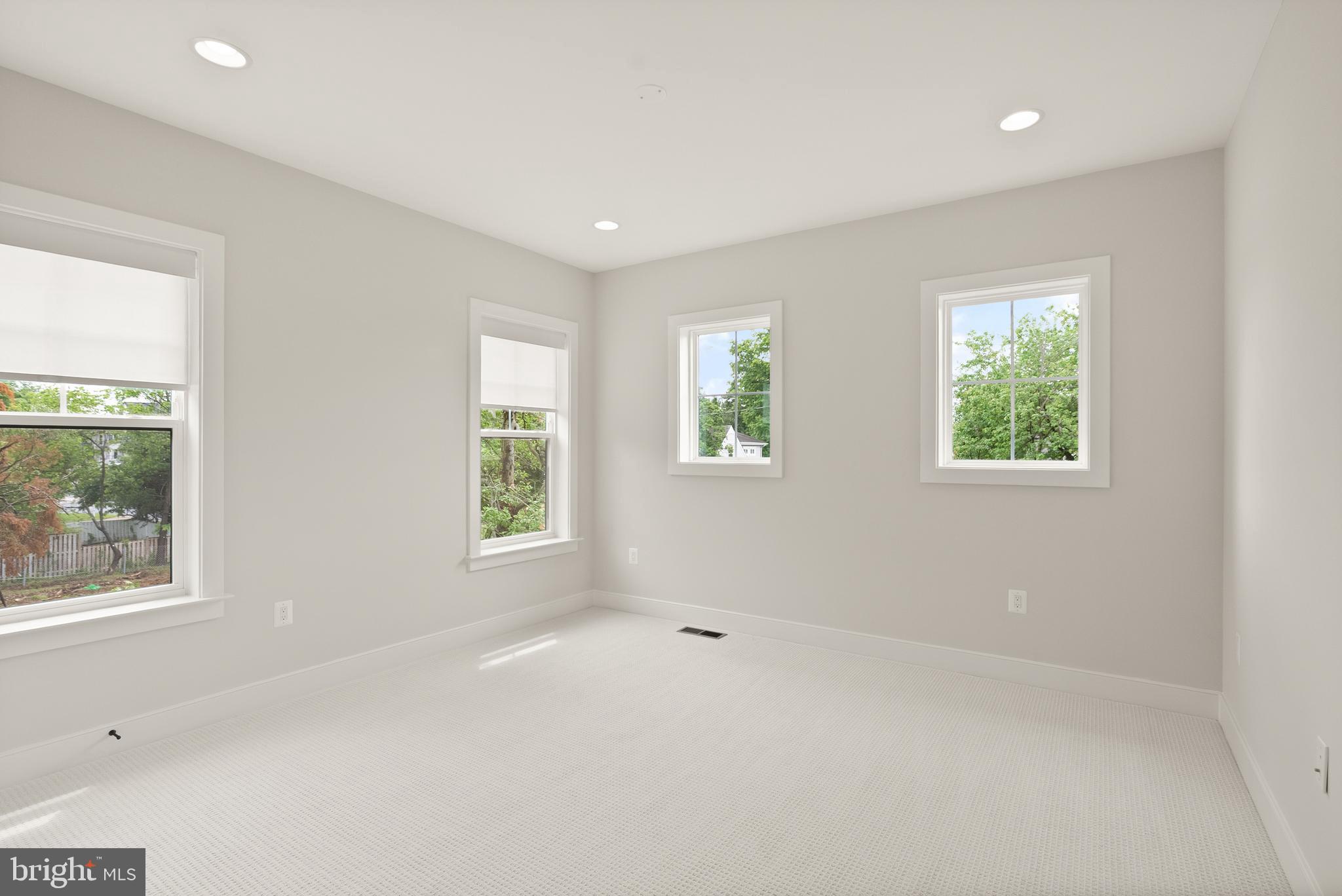 VIENNA WOODS - Residential