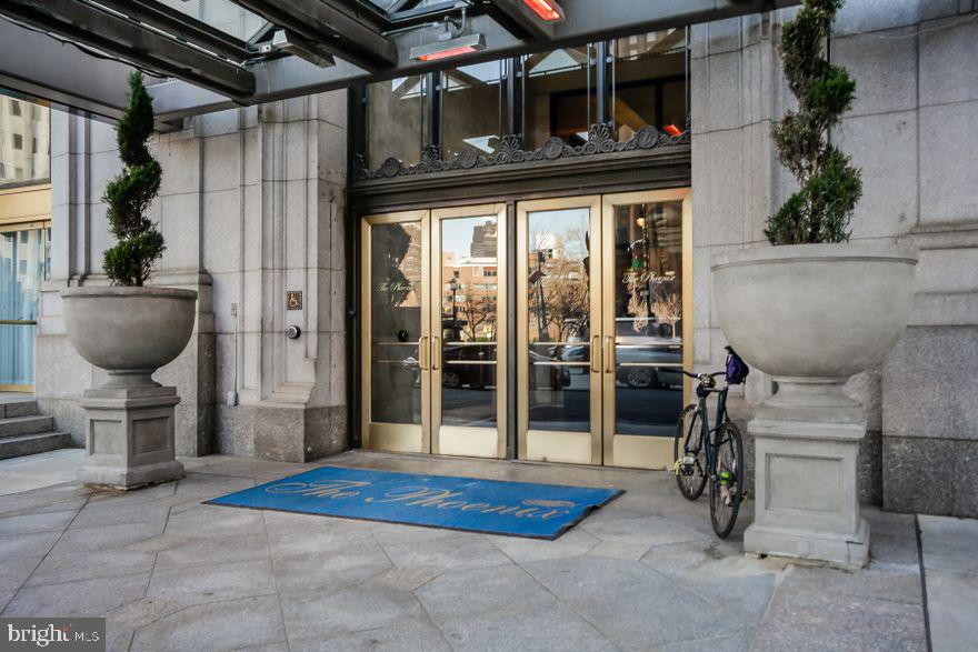 LOGAN SQUARE - Residential Lease