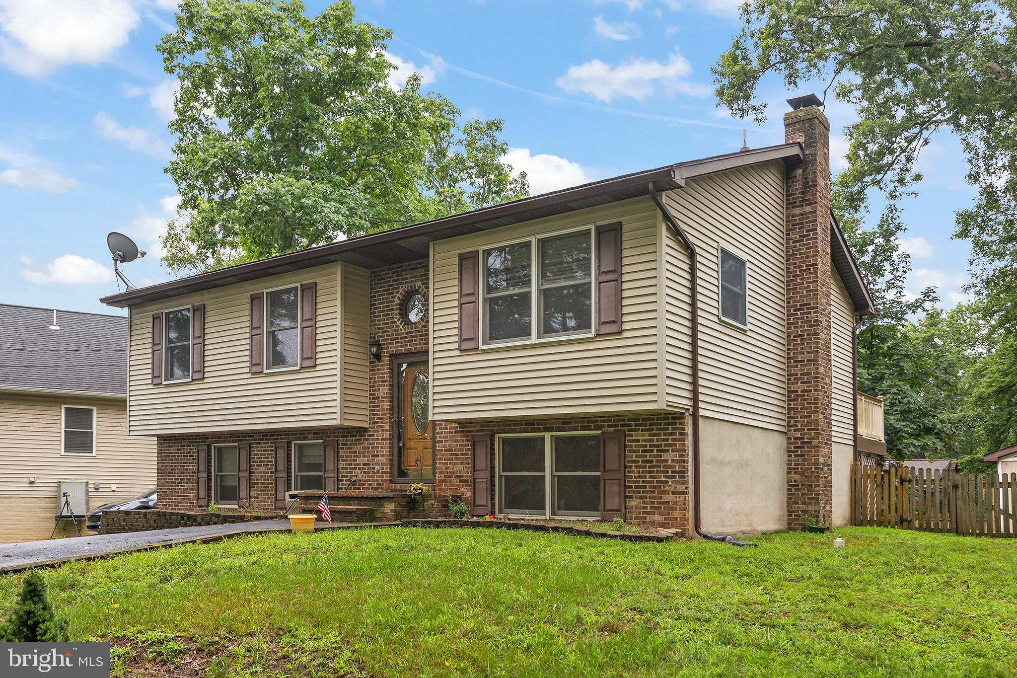 1226 LAKEVIEW DRIVE