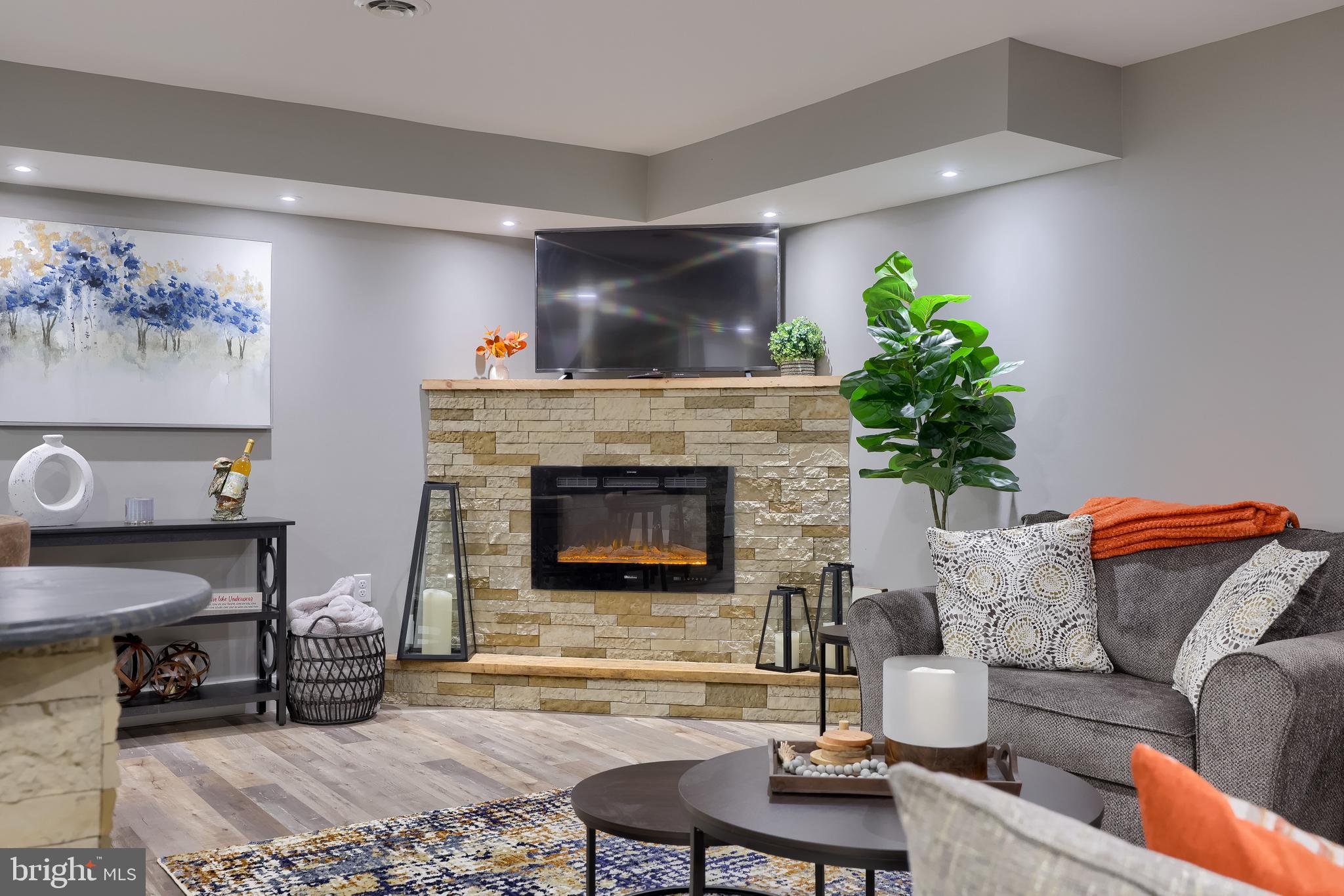 ELM TREE - Residential