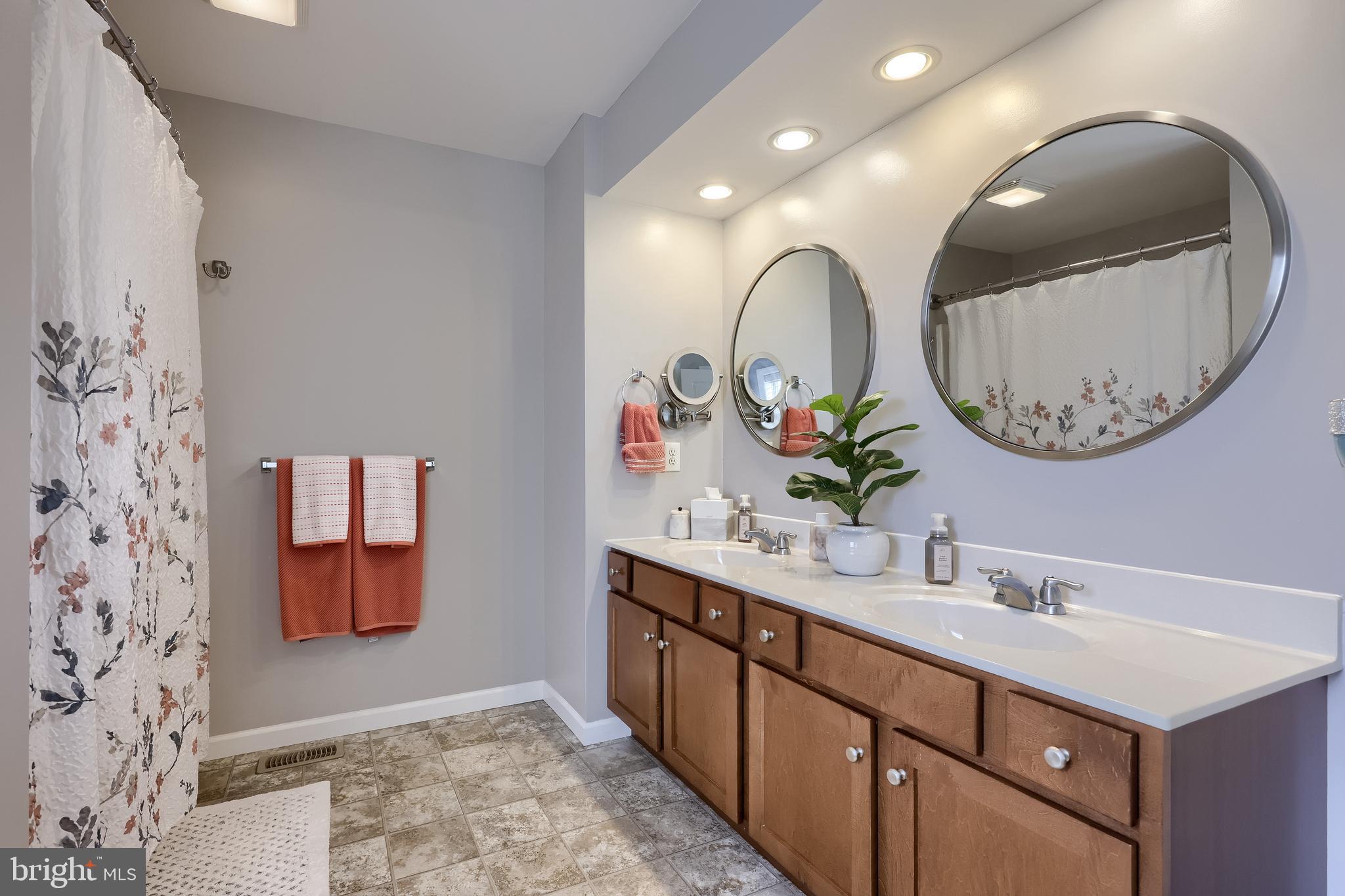 ELM TREE - Residential