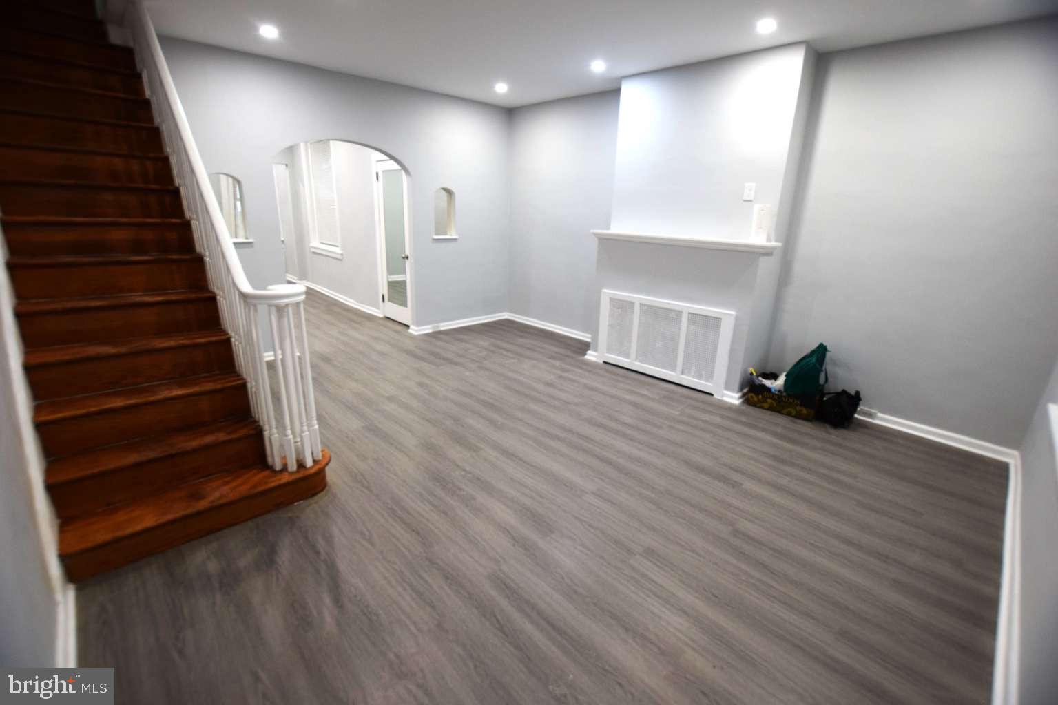 ELMWOOD PARK - Residential